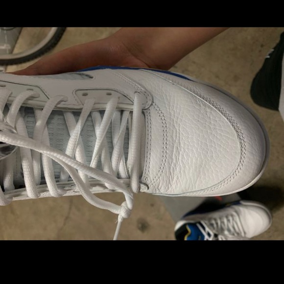 Jordan 5 Laney - Picture 5 of 6